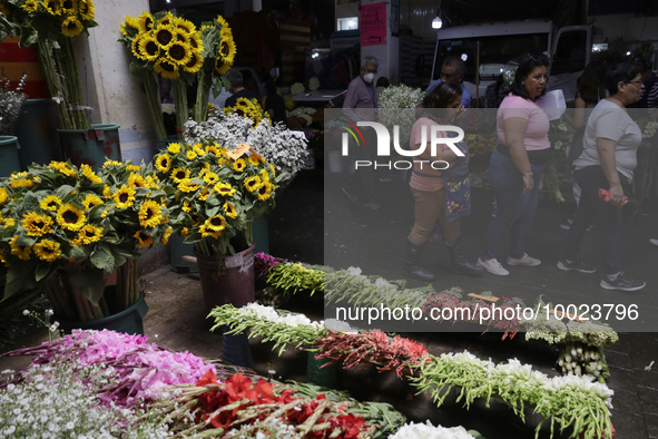 Dozens of people attend the Jamaica Market in Mexico City to buy flowers and some gifts for Mother's Day, which is celebrated on 10 May in M...