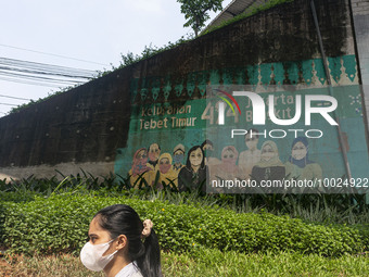 A mural promoting awareness of the coronavirus disease (Covid-19) are seen in Jakarta, Indonesia, on May 09, 2023. The World Health Organiza...