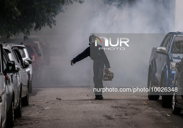 A health worker uses an anti-mosquito fumigation machine to control mosquitoes in Colombo, Sri Lanka. May 10, 2023. The dangerous dengue vir...