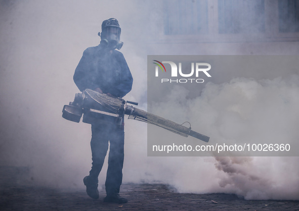 A health worker uses an anti-mosquito fumigation machine to control mosquitoes in Colombo, Sri Lanka. May 10, 2023. The dangerous dengue vir...