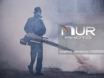 A health worker uses an anti-mosquito fumigation machine to control mosquitoes in Colombo, Sri Lanka. May 10, 2023. The dangerous dengue vir...