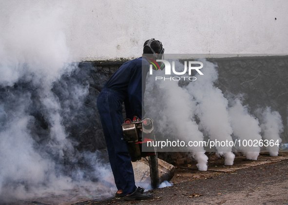 A health worker uses an anti-mosquito fumigation machine to control mosquitoes in Colombo, Sri Lanka. May 10, 2023. The dangerous dengue vir...