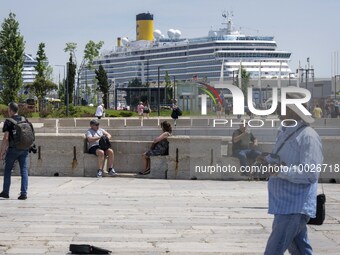 Several people are seen walking along the banks of the Tejo river, in the Baixa neighborhood, Lisbon. 02 May 2023. (