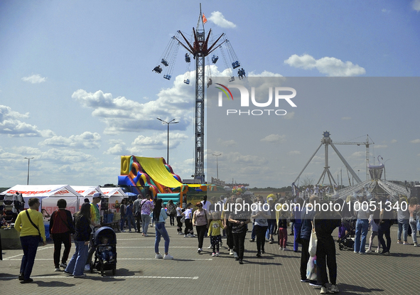 VINNYTSIA, UKRAINE - MAY 14, 2023 - The Wheel of Support, a festival of amusement rides, takes place in Vinnytsia, west-central Ukraine.NO U...