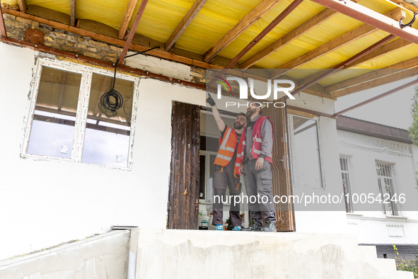 Volunteers from Gurtum foundation works in the school which their NGO reconstructs after the building was damaged by at least 3 bombs in Hos...