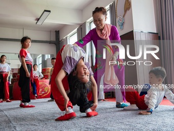  A teacher of a primary school Peking Opera club instructs students to practice basic skills in Hai 'an, East China's Jiangsu province, May...