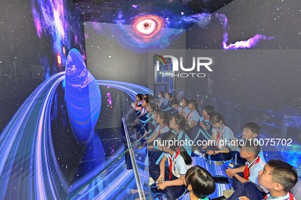 QINGZHOU, CHINA - MAY 23, 2023 - Primary school students experience the origin of the Earth at the Artificial Intelligence Learning Experien...