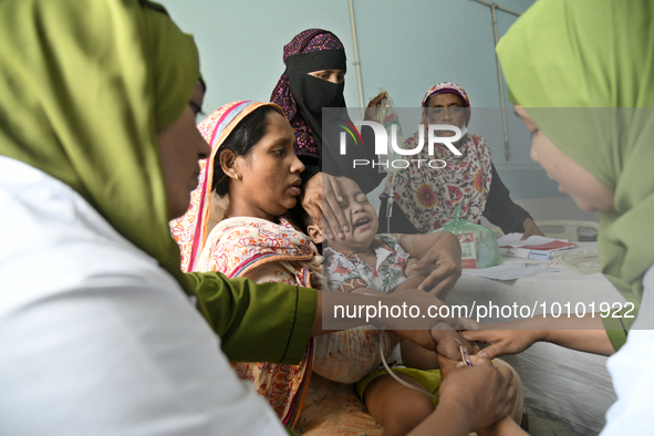 Al-Mahmud (3) getting a blood test for dengue fever at a hospital in Dhaka, Bangladesh, on May 30, 2023. 
According to media reports, The n...