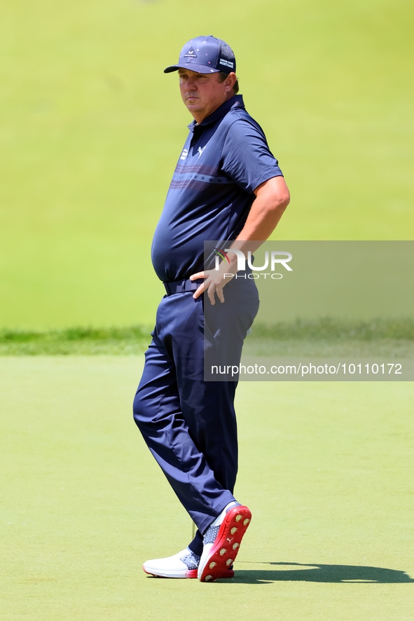 Jason Dufner of Auburn, Alabama waits on the 18th green during the first round of the The Memorial Tournament presented by Workday at Muirfi...