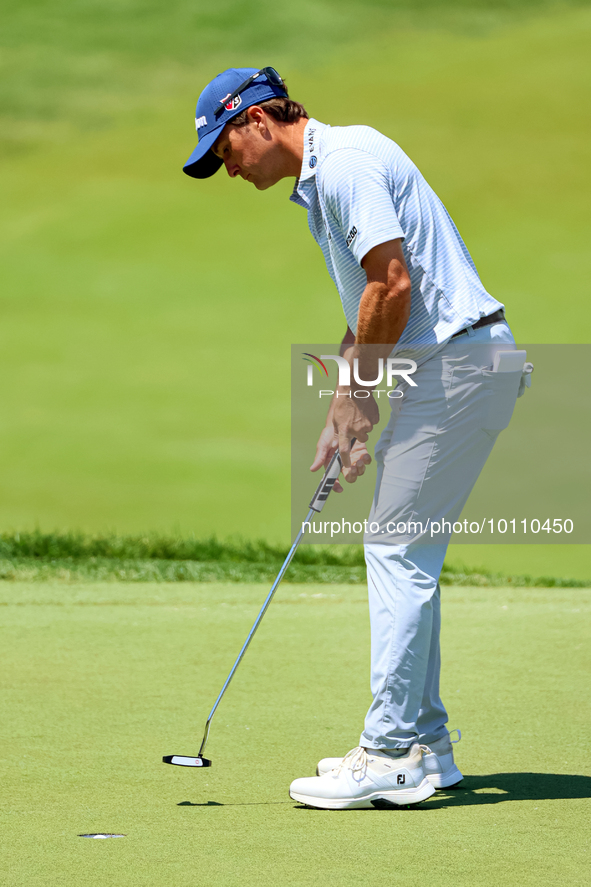 Kevin Kisner of Aiken, SC putts on the 18th green during the first round of the The Memorial Tournament presented by Workday at Muirfield Vi...