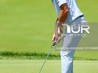 Kevin Kisner of Aiken, SC putts on the 18th green during the first round of the The Memorial Tournament presented by Workday at Muirfield Vi...