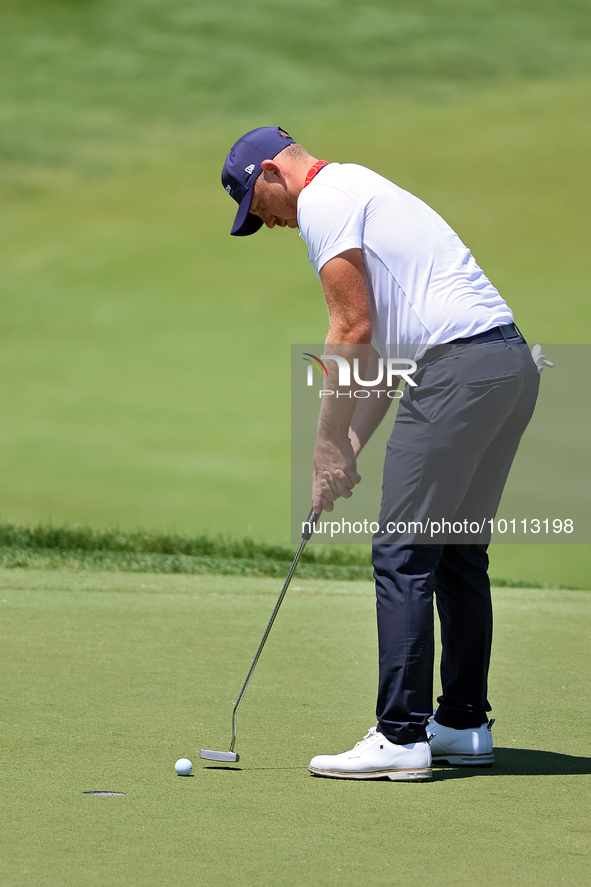 Matt Wallace of England putts on the 18th green during the first round of the The Memorial Tournament presented by Workday at Muirfield Vill...