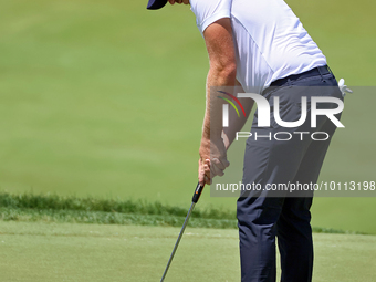 Matt Wallace of England putts on the 18th green during the first round of the The Memorial Tournament presented by Workday at Muirfield Vill...