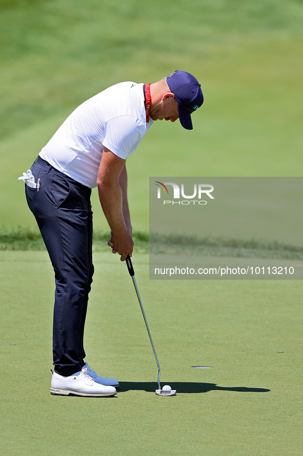 Matt Wallace of England putts on the 18th green during the first round of the The Memorial Tournament presented by Workday at Muirfield Vill...