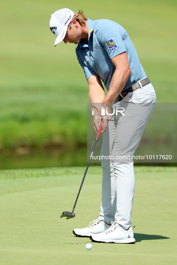 Sam Burns of Shreveport, Louisiana putts on the 10th green during The Memorial Tournament presented by Workday at Muirfield Village Golf Clu...