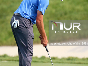 Patrick Cantlay of Jupiter, Florida putts on the 18th green during The Memorial Tournament presented by Workday at Muirfield Village Golf Cl...