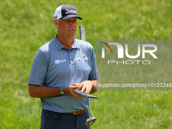 Stewart Cink of Atlanta, Georgia looks over the 17th green during The Memorial Tournament presented by Workday at Muirfield Village Golf Clu...