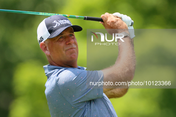 Stewart Cink of Atlanta, Georgia looks hits from the 18th tee during The Memorial Tournament presented by Workday at Muirfield Village Golf...