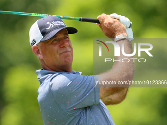 Stewart Cink of Atlanta, Georgia looks hits from the 18th tee during The Memorial Tournament presented by Workday at Muirfield Village Golf...