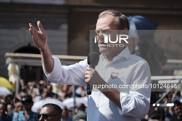 Pro-democratic march in Warsaw gathered up to 500k participants (according to organisers), led by Donald Tusk, former Prime Minister of Pola...