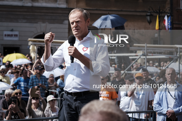 Pro-democratic march in Warsaw gathered up to 500k participants (according to organisers), led by Donald Tusk, former Prime Minister of Pola...