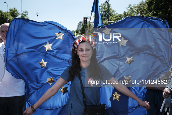 Pro-democratic march in Warsaw gathered up to 500k participants (according to organisers), led by Donald Tusk, former Prime Minister of Pola...