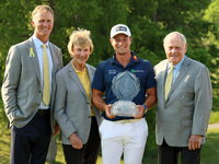 Jack Nicklaus II (far left), Barbara Niklaus (second from left) and Jack Nicklaus (far right) pose for a photo with Viktor Hovland of Oslo,...