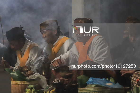 PROBOLINGGO, INDONESIA - JUNE 5: Tenggerese shaman pray during the Yadnya Kasada Festival at the crater of Mount Bromo in Probolinggo, East...