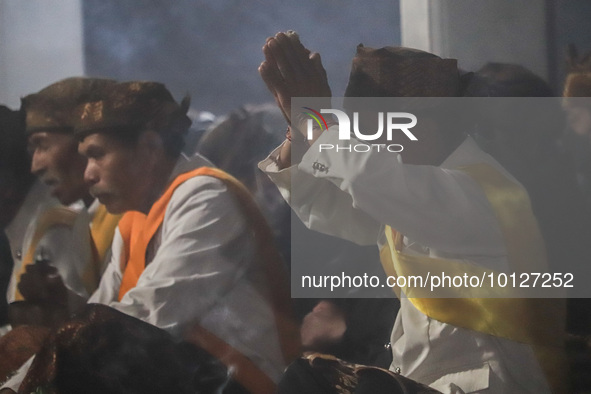 PROBOLINGGO, INDONESIA - JUNE 5: Tenggerese shaman pray during the Yadnya Kasada Festival at the crater of Mount Bromo in Probolinggo, East...