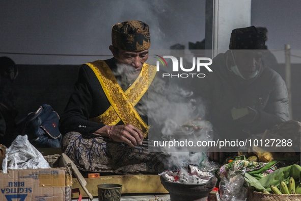 PROBOLINGGO, INDONESIA - JUNE 5: Tenggerese shaman pray during the Yadnya Kasada Festival at the crater of Mount Bromo in Probolinggo, East...