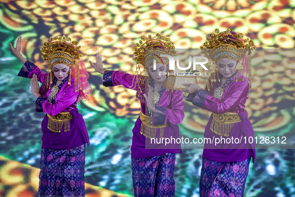 Dancers performing the art of Offering Dance, Batam, Riau Islands. The Offering Dance is a traditional Malay dance that is used to welcome g...