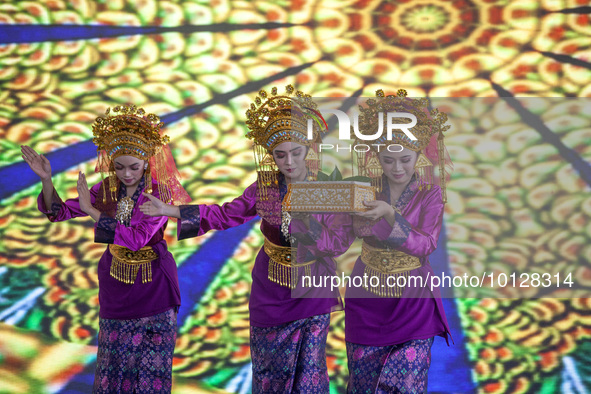 Dancers performing the art of Offering Dance, Batam, Riau Islands. The Offering Dance is a traditional Malay dance that is used to welcome g...