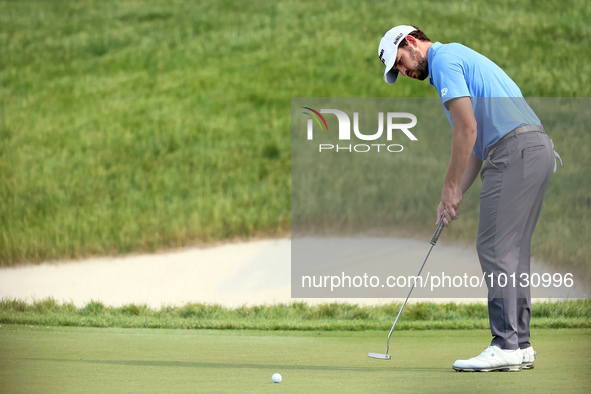 Patrick Cantlay of Jupiter, Florida putts on the 18th green during The Memorial Tournament presented by Workday at Muirfield Village Golf Cl...