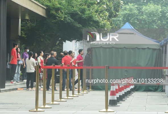 HANGZHOU, CHINA - JUNE 7, 2023 - Students pass through a security gate at a test center for the National College entrance examination in Han...