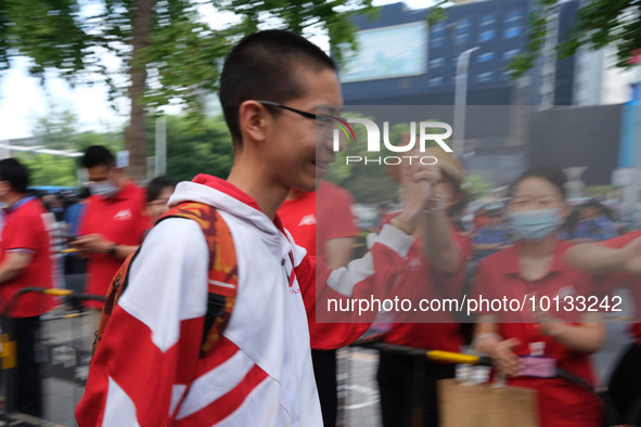 Candidates walk into the entrance examination center of the High School Affiliated to Beijing People's Congress for the National College Ent...