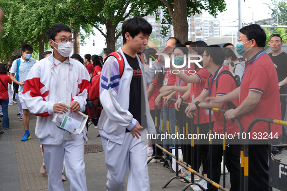 Candidates walk into the entrance examination center of the High School Affiliated to Beijing People's Congress for the National College Ent...