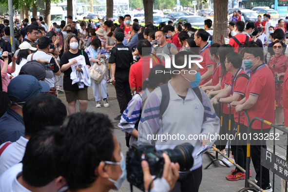 Candidates walk into the entrance examination center of the High School Affiliated to Beijing People's Congress for the National College Ent...