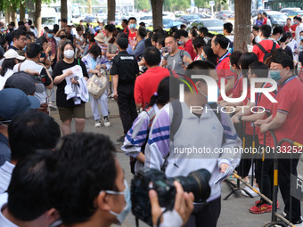 Candidates walk into the entrance examination center of the High School Affiliated to Beijing People's Congress for the National College Ent...