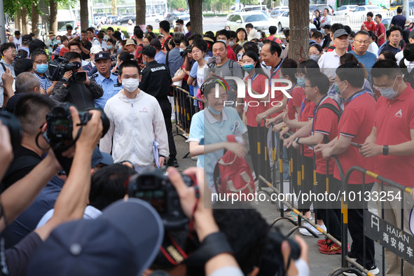 Candidates walk into the entrance examination center of the High School Affiliated to Beijing People's Congress for the National College Ent...