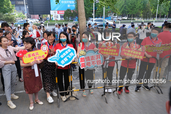 Candidates walk into the entrance examination center of the High School Affiliated to Beijing People's Congress for the National College Ent...