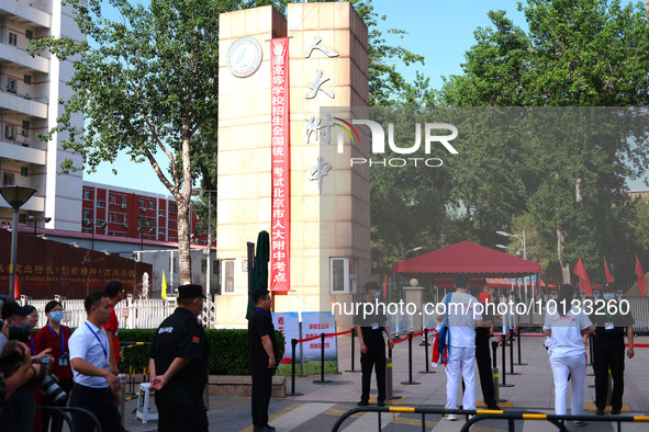 Candidates walk into the entrance examination center of the High School Affiliated to Beijing People's Congress for the National College Ent...