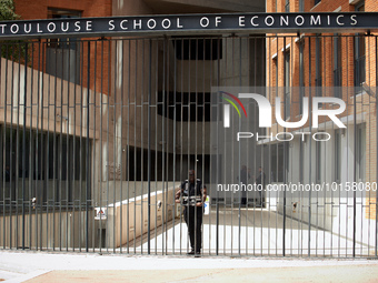 

Dozens of people are gathering in front of the Toulouse School of Economics, founded by Jean Tirole (Nobel Memorial Prize in Economic Scie...