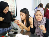 Foreign students make perfume sachets at the School of International Education at Nantong Vocational College of Science and Technology in Na...