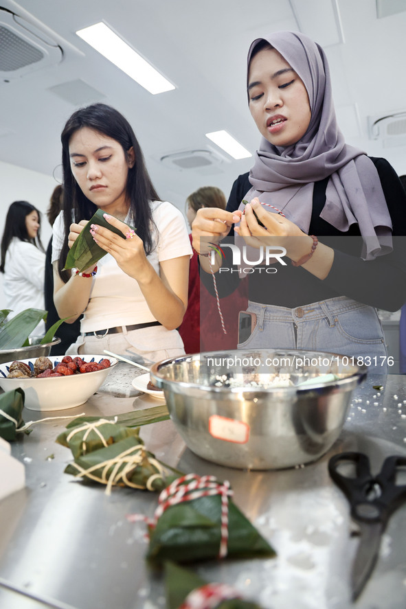 Teachers and students from the School of Environmental and Biological Engineering at Nantong Vocational College of Science and Technology te...