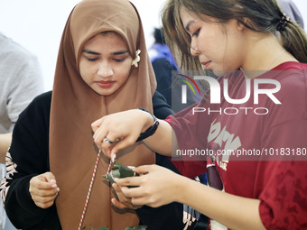 Teachers and students from the School of Environmental and Biological Engineering at Nantong Vocational College of Science and Technology te...