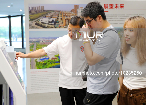 

College students from the Chinese mainland and Taiwan are interacting in Passive House in Qingdao, Shandong Province, China, on July 4, 20...