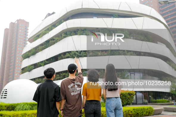 

Four college students from Taiwan are visiting the Passive House in the Qingdao area of the Shandong Pilot Free Trade Zone on July 4, 2023...