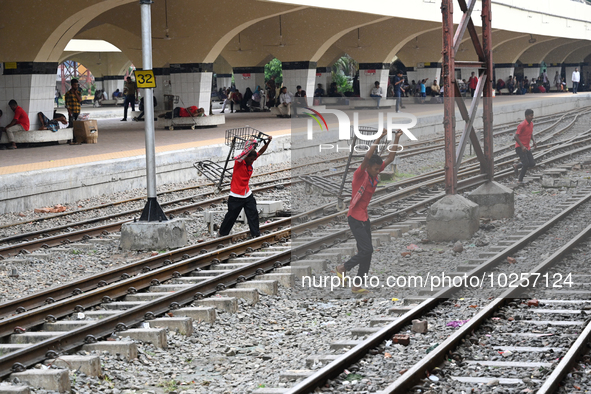 Bangladeshi railway porter carries a trolley at Kamalapur Railway Station in Dhaka, Bangladesh, on July 11, 2023 