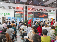 YICHANG, CHINA - JULY 13, 2023 - A medical worker introduces a team of experts to the public at the central health center of Yanglinqiao tow...