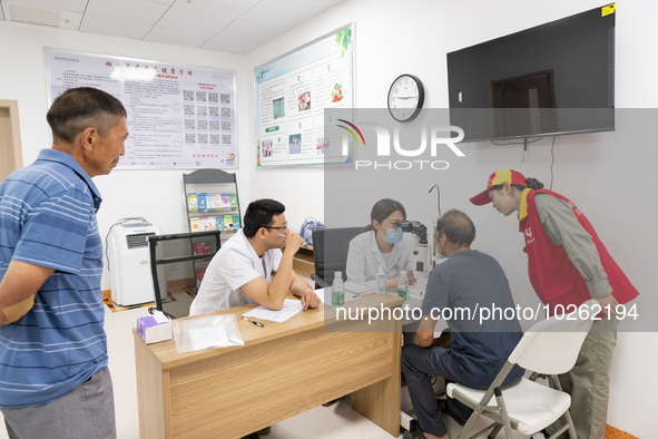 YICHANG, CHINA - JULY 13, 2023 - Photo taken on July 13, 2023 shows an expert doctor offering free medical treatment in the sorting room of...